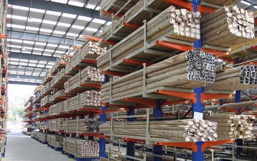 Stal Q235 regulowane ramiona stojaków z podnośnikiem do przechowywania w magazynie przemysłowym