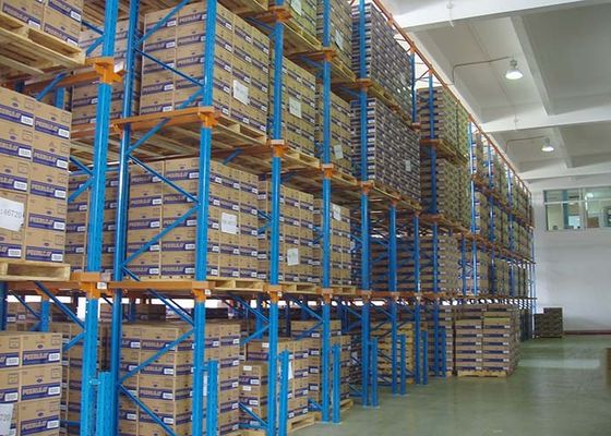 5000 mm Wysokiej objętości napęd w palety Racking Walcowane na zimno do magazynu