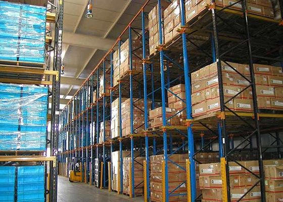 5000 mm Wysokiej objętości napęd w palety Racking Walcowane na zimno do magazynu