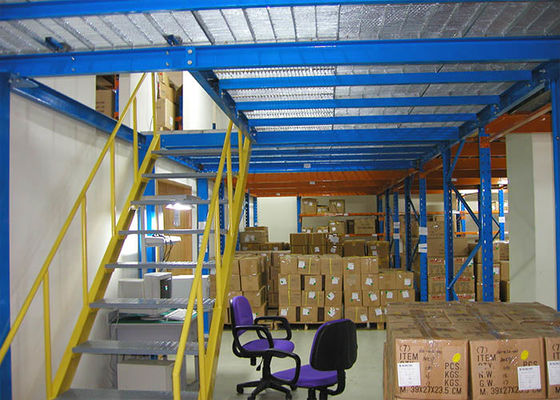 Stalowe pomieszczenia magazynowe Q235 Mezzanine z płytami stalowymi 500 kg/m2