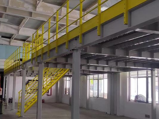 Modułowe podłogi przemysłowe z mezzanine zwiększają przestrzeń i produktywność