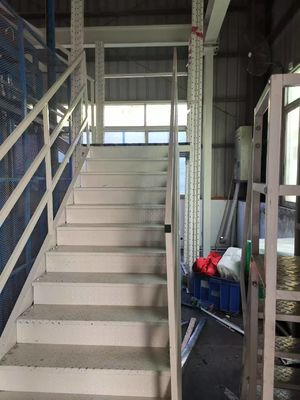 Modułowe podłogi przemysłowe z mezzanine zwiększają przestrzeń i produktywność
