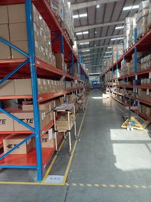 Ochrona przed korozją wykończenie stojaków magazynowych przemysłowych metalowych dla wszechstronnych rozwiązań magazynowych